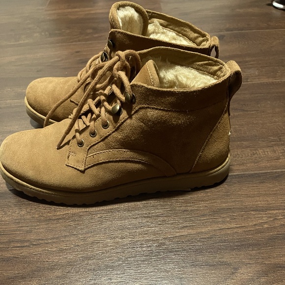 UGG Neumel Boot - Picture 1 of 4